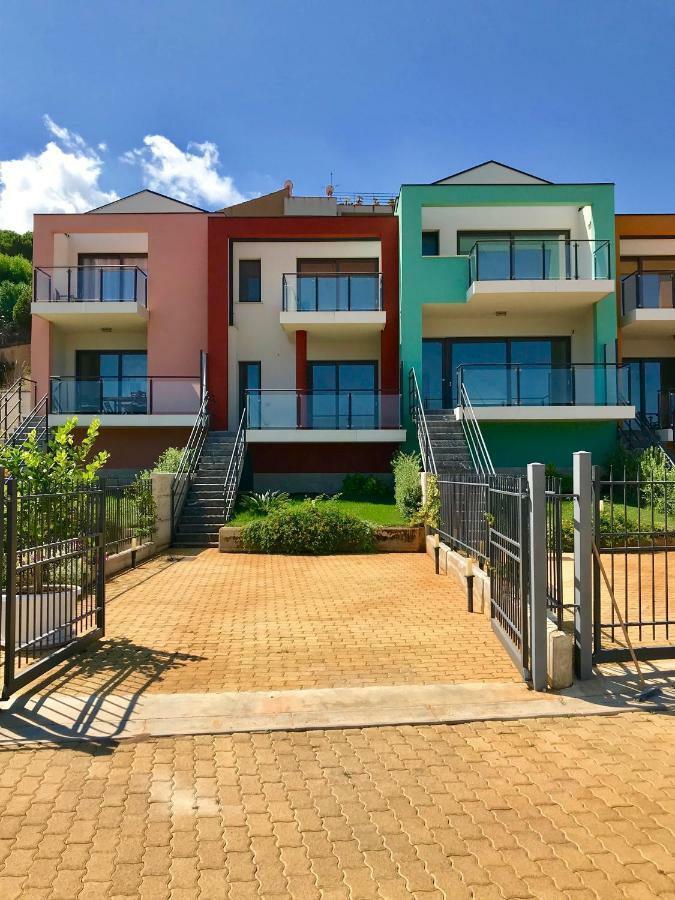 Red Luxury In Borgo Guardiola Near Cefalu Mandra Capreria Exterior photo